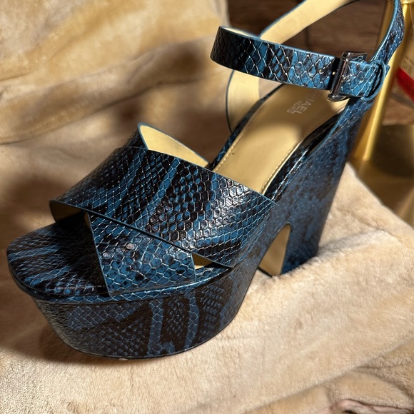 Michael Kors Divia Wedge Embossed Leather shoe in a size 8.5. Color: Luxe Teal - Picture 5 of 7